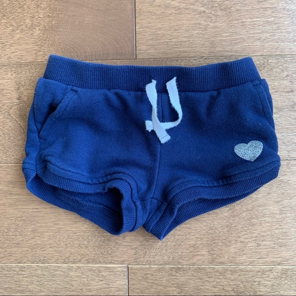 3/$10 OSHKOSH Baby girl shorts 6-9m - Picture 1 of 3